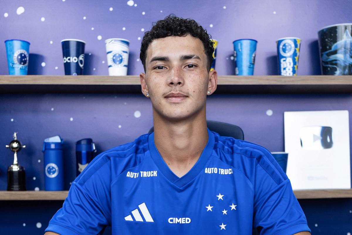 Em meio a saídas, jogador do Cruzeiro assina renovação até 2029