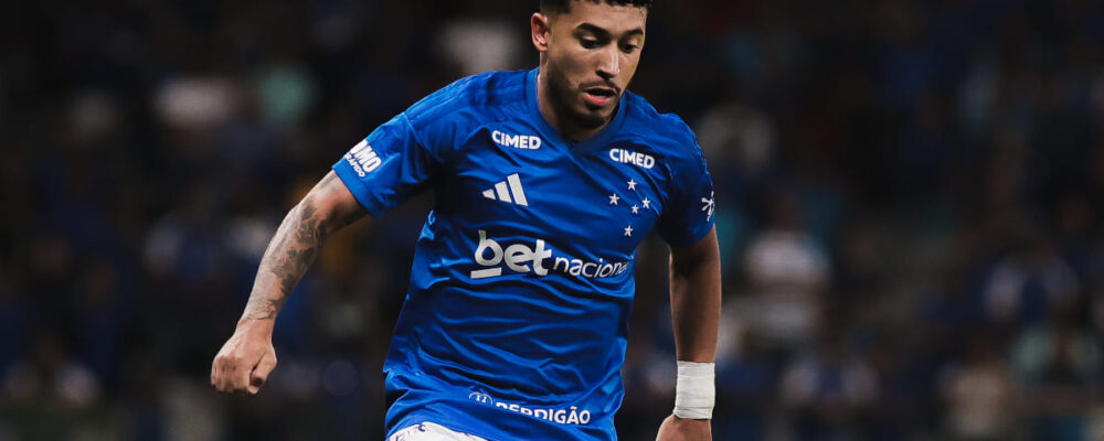 Em reta final de contrato, jogador do Cruzeiro volta a ser titular com Artur Jorge