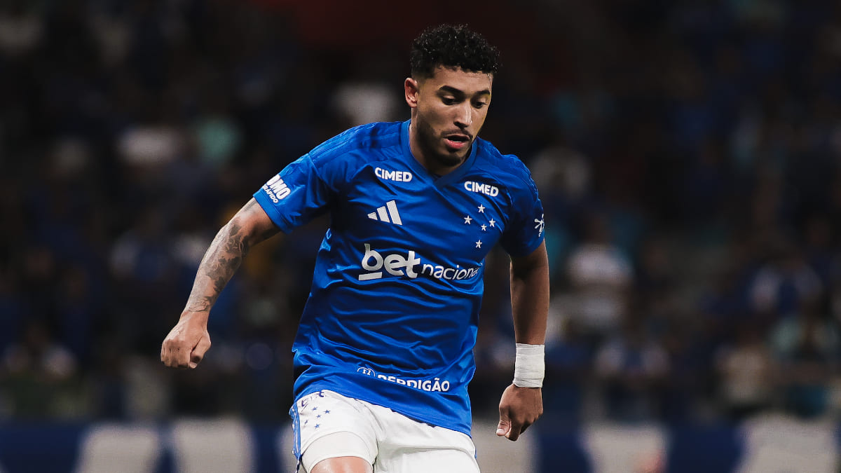 Em reta final de contrato, jogador do Cruzeiro volta a ser titular com Artur Jorge