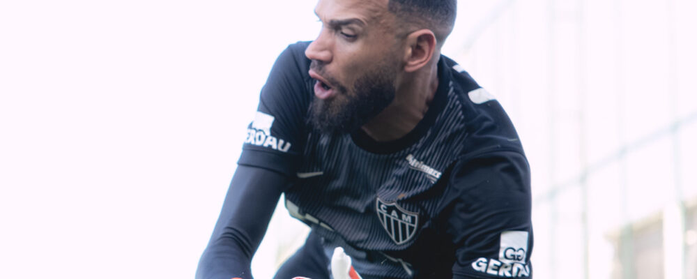 Especialista: Everson defende mais um pênalti na intertemporada do Atlético