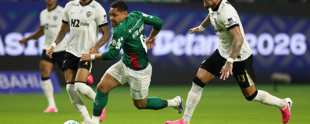 Ex-Cruzeiro, Vitor Roque alfineta Lyanco após derrota do Palmeiras para o Atlético