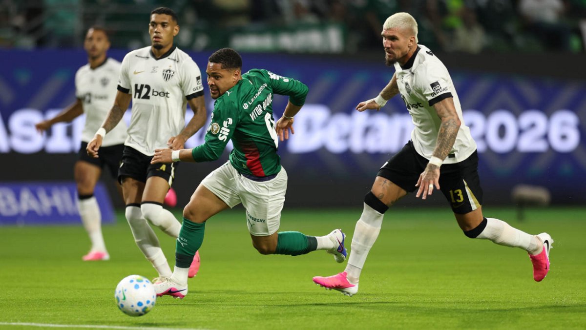 Ex-Cruzeiro, Vitor Roque alfineta Lyanco após derrota do Palmeiras para o Atlético