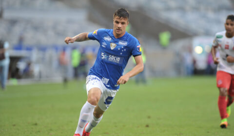 Ex-Cruzeiro faz gol após aproveitar lambança da defesa do Vasco no Brasileirão; veja