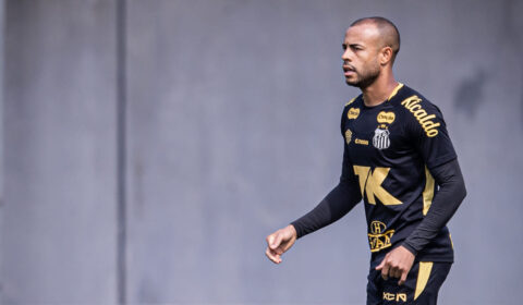 Ex-Cruzeiro vai à Justiça contra o Santos e quer saída ainda nesta janela