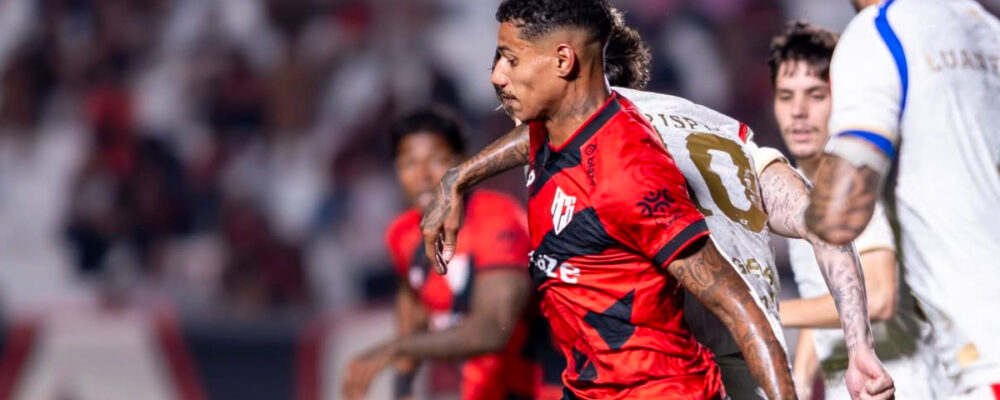 Ex-jogador do Atlético quase faz ‘gol de placa’ na Série B; veja vídeo