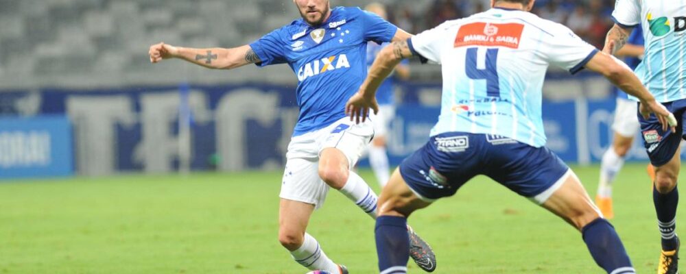 Ex-meia do Cruzeiro assina com tradicional time argentino