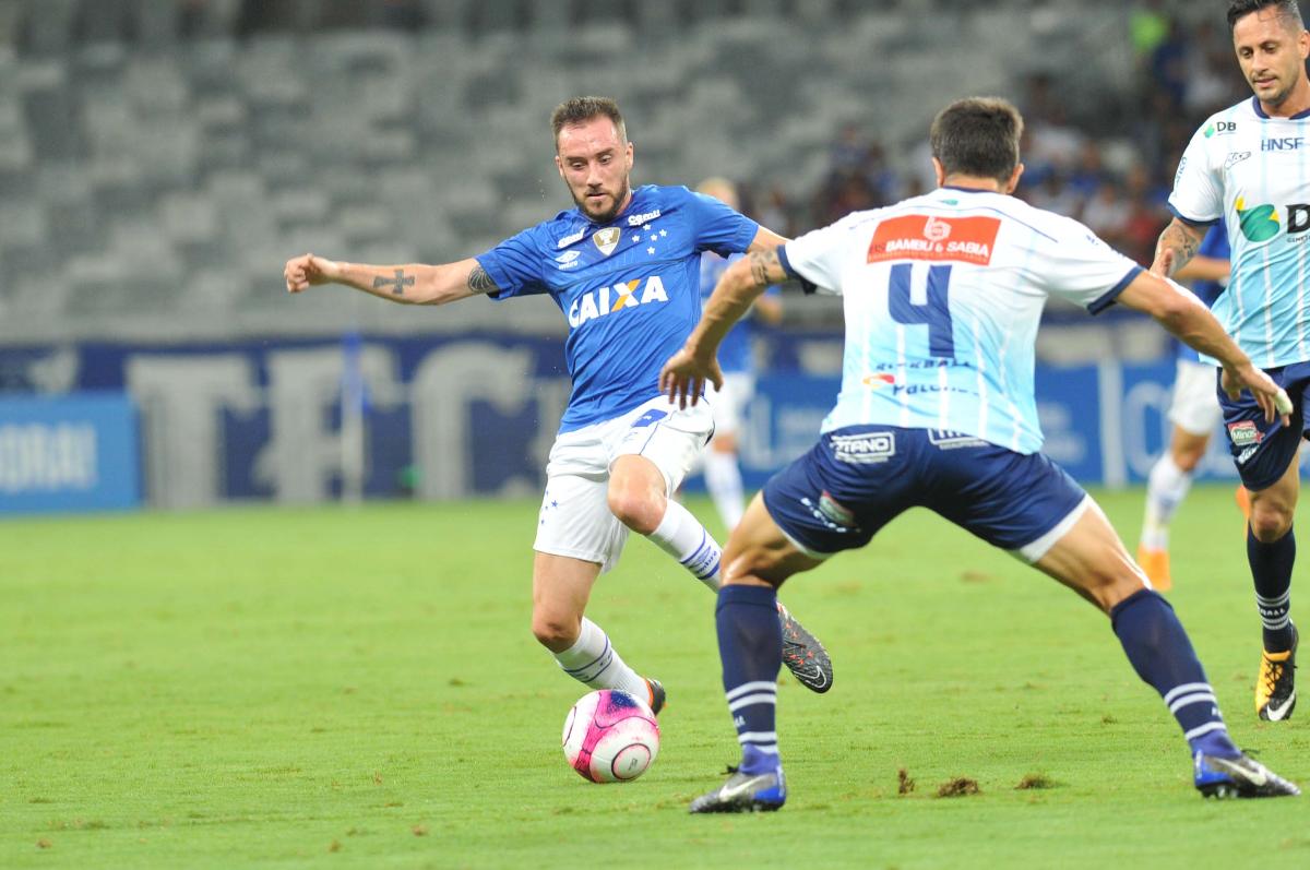 Ex-meia do Cruzeiro assina com tradicional time argentino
