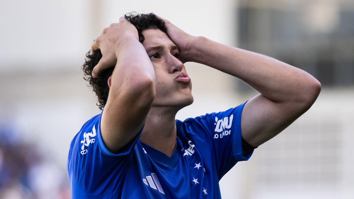 Felipe Morais marca na estreia pelo Cruzeiro e vai às lágrimas