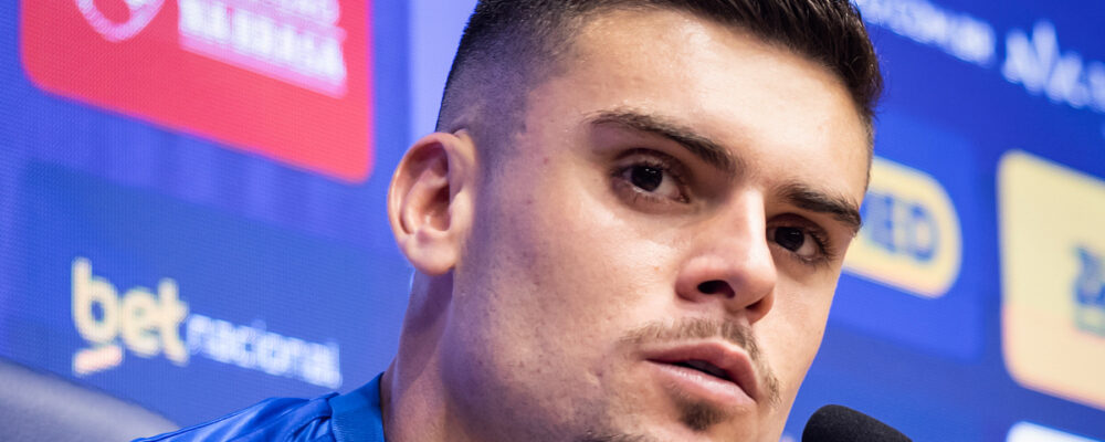 Gabriel Pec diz como pode ajudar ataque do Cruzeiro e detalha características de jogo