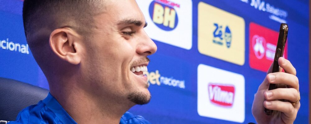 Gabriel Pec explica escolha pelo Cruzeiro e comenta reação de torcedores do Vasco