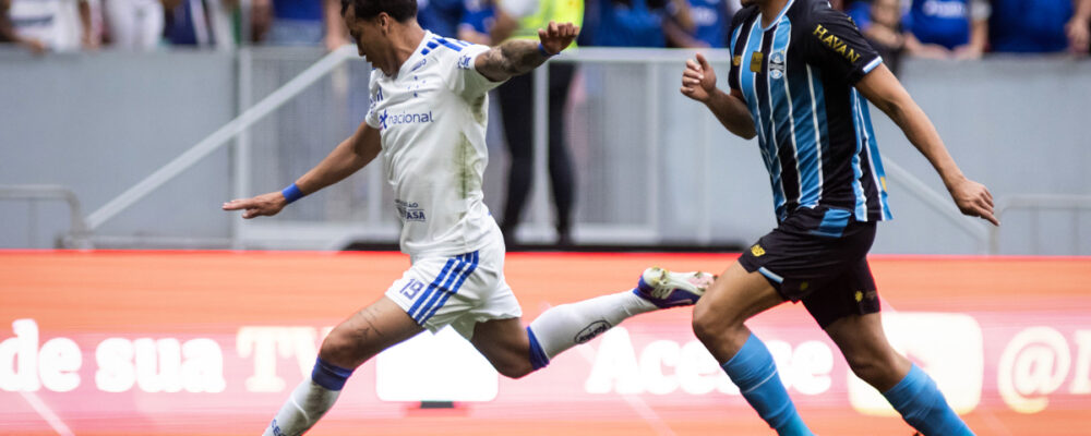 Goleiro defende dois pênaltis, e Cruzeiro perde para o Grêmio em amistoso no Mané Garrincha