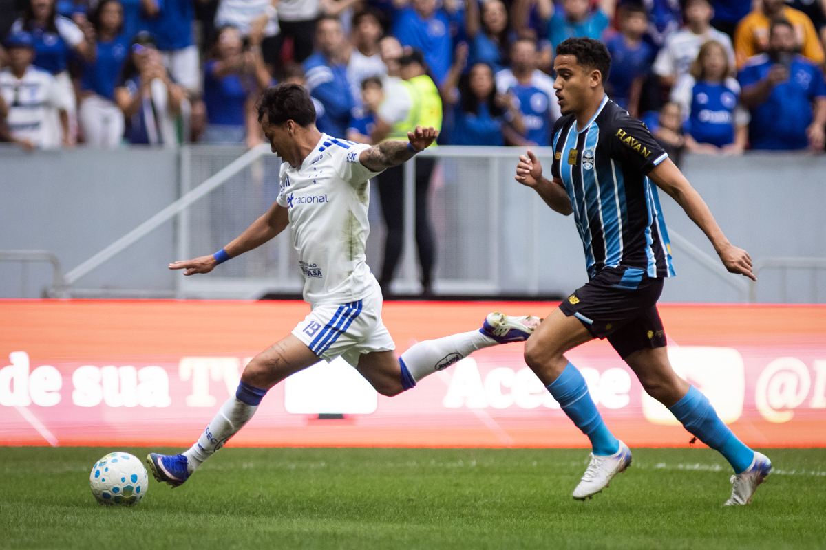 Goleiro defende dois pênaltis, e Cruzeiro perde para o Grêmio em amistoso no Mané Garrincha