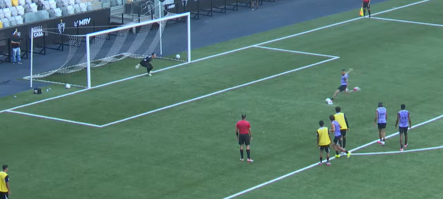 Goleiro do sub-20 do Atlético faz bela defesa em pênalti cobrado por Maycon