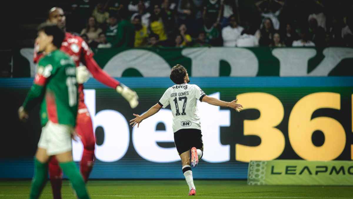 Herói da vitória sobre o Palmeiras, Igor Gomes recebe elogios no Atlético: ‘Profissional e trabalhador’