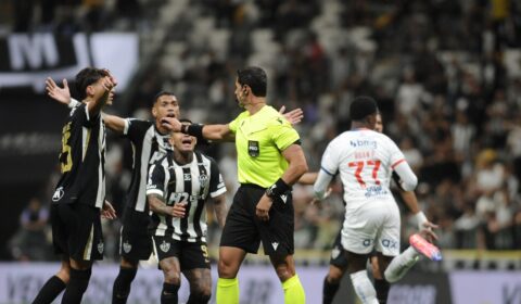 Jogador do Atlético bate marca que o impede de defender outro time no Brasileiro e afasta rumores