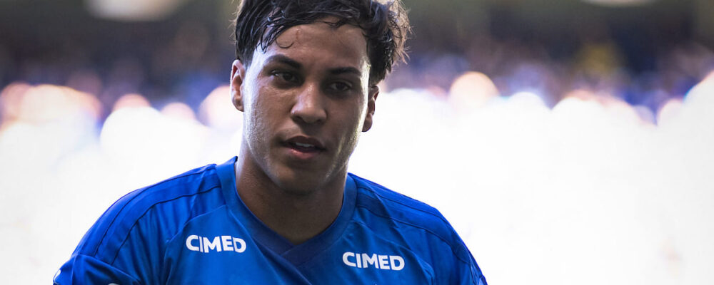 Kaio Jorge celebra evolução em tratamento no Cruzeiro: ‘Jogar sem injeção é alegria’