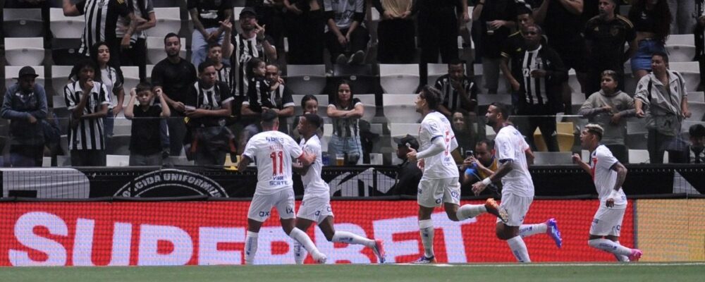 Lei do ex: Ademir faz gol contra Atlético e provoca na comemoração