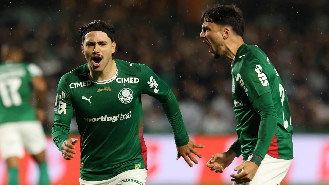 Mauricio cita assédio pós-Copa e diz que quer continuar no Palmeiras