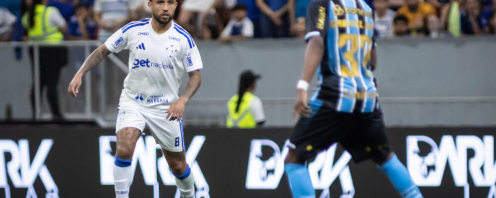 Meia celebra trajetória no Cruzeiro em meio a contestações: ‘Muita história para escrever’