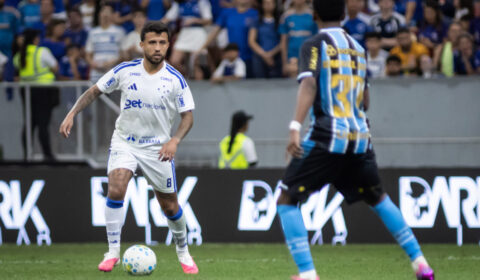 Meia celebra trajetória no Cruzeiro em meio a contestações: ‘Muita história para escrever’
