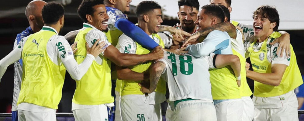 Palmeiras joga com dois a mais e goleia Vitória pelo Campeonato Brasileiro