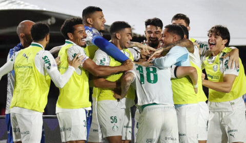 Palmeiras joga com dois a mais e goleia Vitória pelo Campeonato Brasileiro