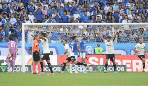 Problema persiste: Cruzeiro desperdiça chances, vê Botafogo ser letal e perde no Mineirão