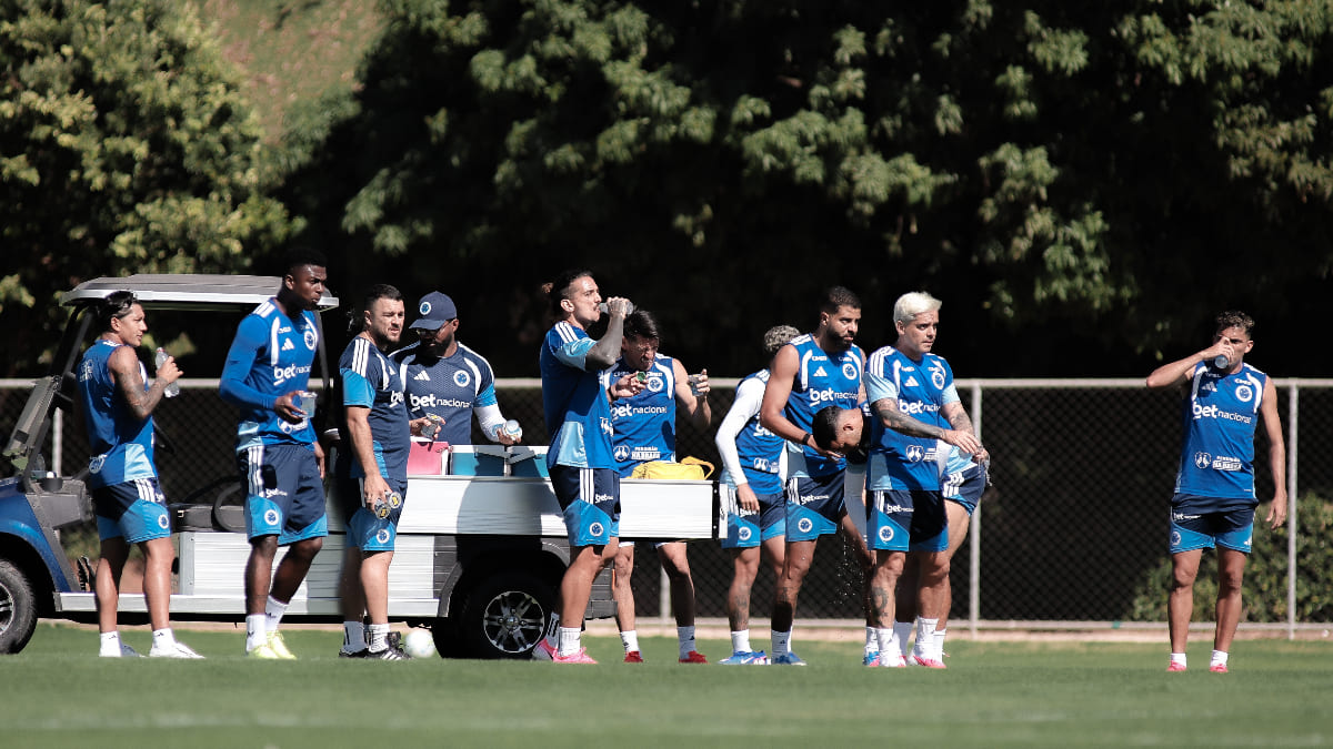 Qual posição o Cruzeiro ainda trabalha para fortalecer?