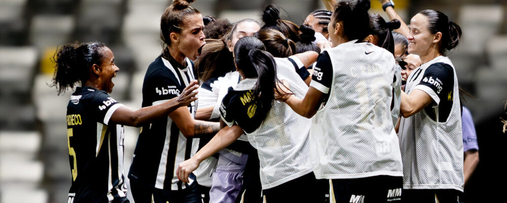 Quanto o feminino do Atlético garantiu em premiação pela classificação na Copa do Brasil?
