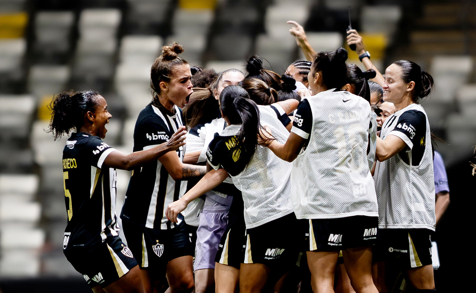 Quanto o feminino do Atlético garantiu em premiação pela classificação na Copa do Brasil?