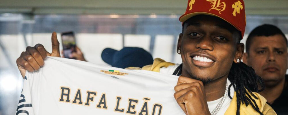 Rafael Leão vai a jogo do Santos e exalta Neymar: ‘Ídolo de infância’