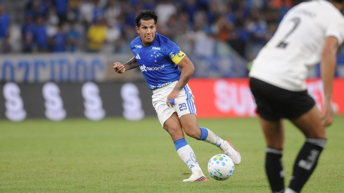 Romero reconhece problema do Cruzeiro em derrota para Botafogo e fica na bronca com árbitro