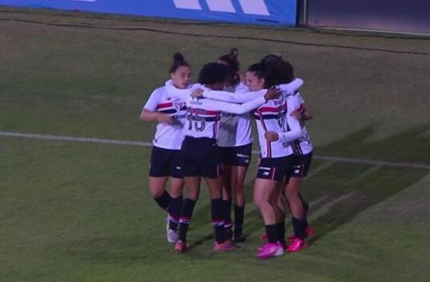 São Paulo vence o Cruzeiro e dorme na liderança do Brasileirão Feminino