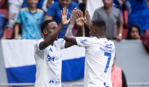 Sinisterra projeta evolução do Cruzeiro após amistosos e diz o que o time não pode repetir