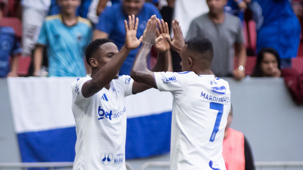 Sinisterra projeta evolução do Cruzeiro após amistosos e diz o que o time não pode repetir