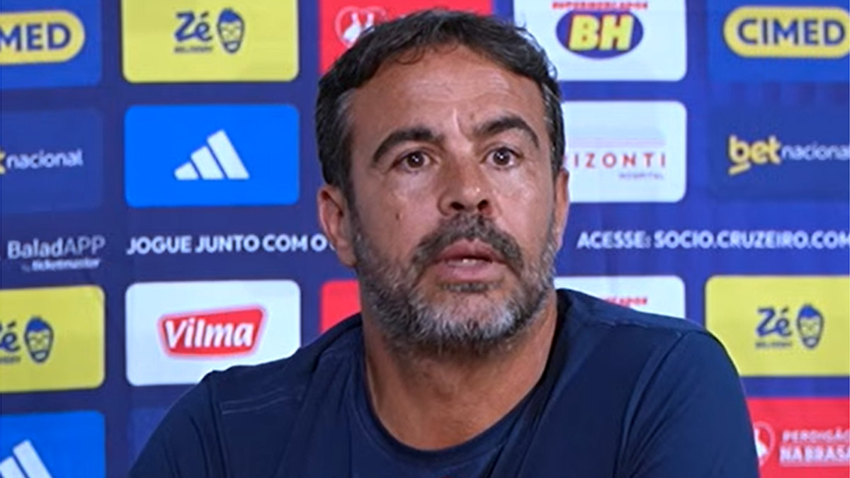 Técnico do Cruzeiro dá bronca em repórter durante entrevista: ‘Falta de respeito com o colega’