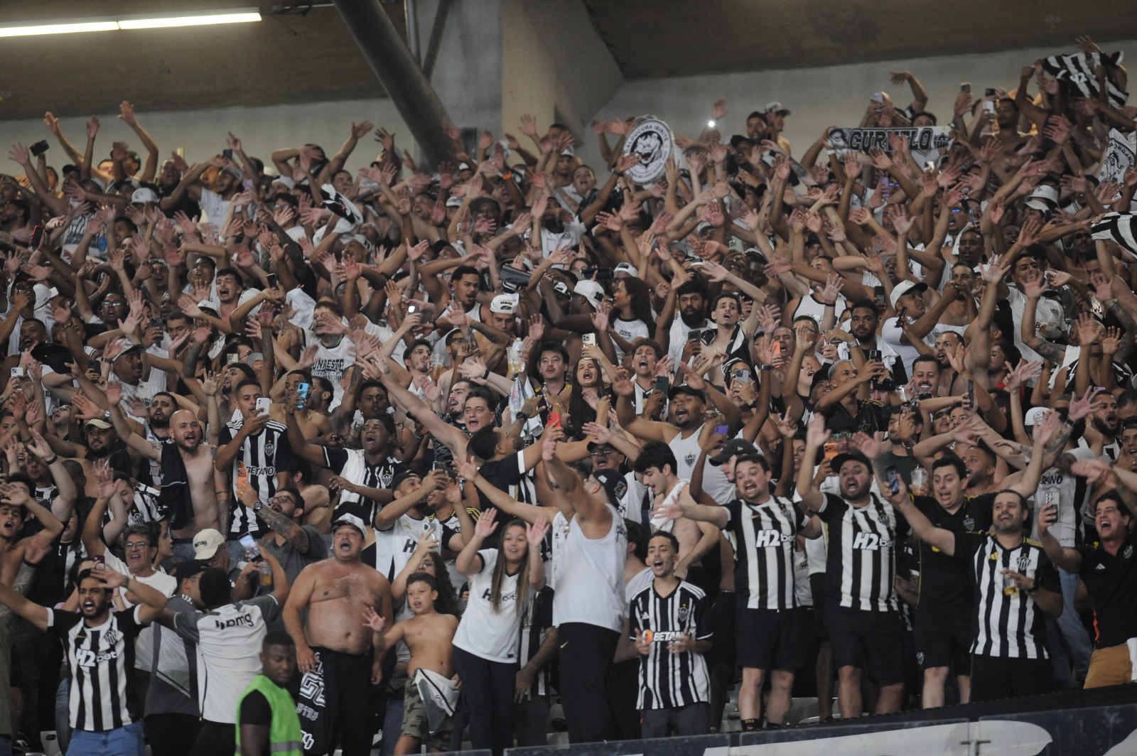 Titular do Atlético cita duas memórias marcantes da arquibancada: ‘Essa torcida é f*’