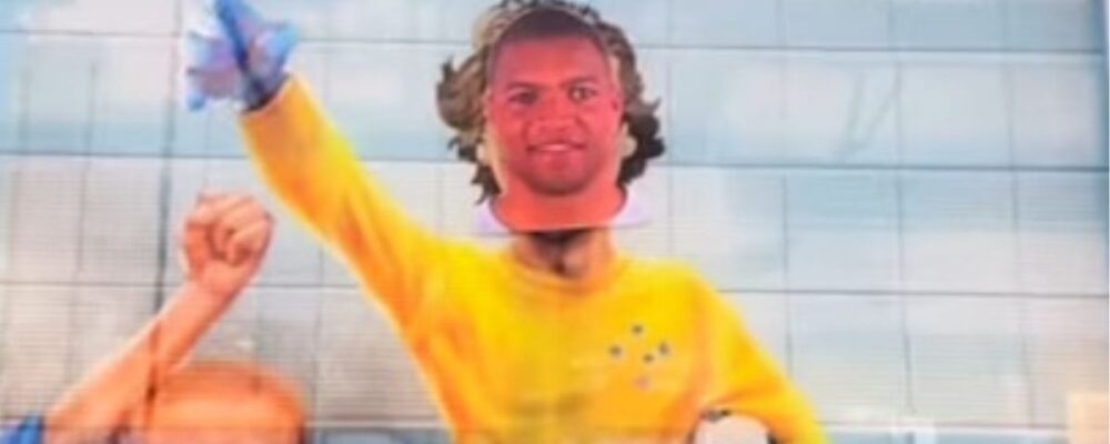 Torcedor do Cruzeiro tira Raul Plassmann de mural e coloca Dida no lugar