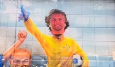 Torcedor do Cruzeiro tira Raul Plassmann de mural e coloca Dida no lugar