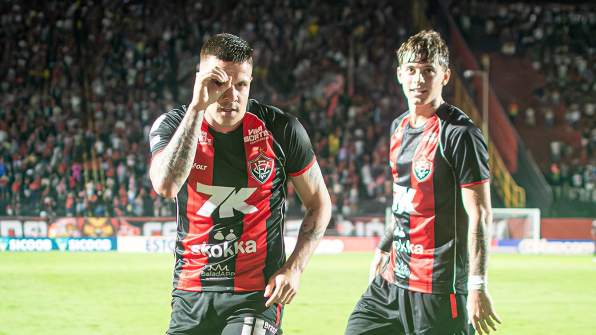 Vasco sofre com gol de ex-Cruzeiro e é derrotado pelo Vitória no Brasileirão