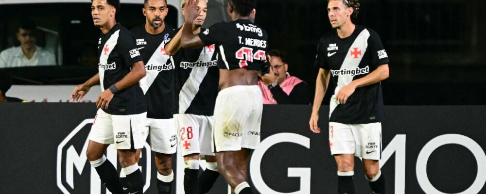 Vasco vence Ind. Medellín com gol no fim e avança às oitavas da Sul-Americana