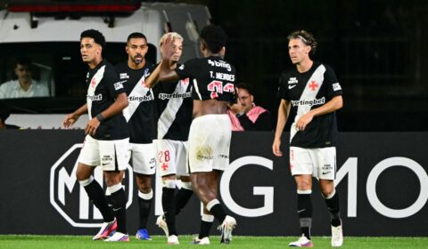 Vasco vence Ind. Medellín com gol no fim e avança às oitavas da Sul-Americana