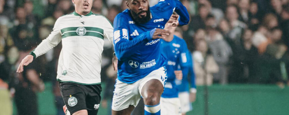 Vídeo: os lances da vitória do Cruzeiro sobre o Coritiba pela 21ª rodada do Brasileiro