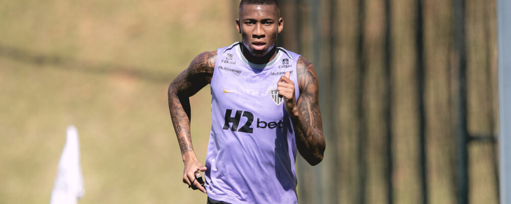 Volante que não joga há mais de um ano recebe apoio de titular do Atlético: ‘Resiliência’