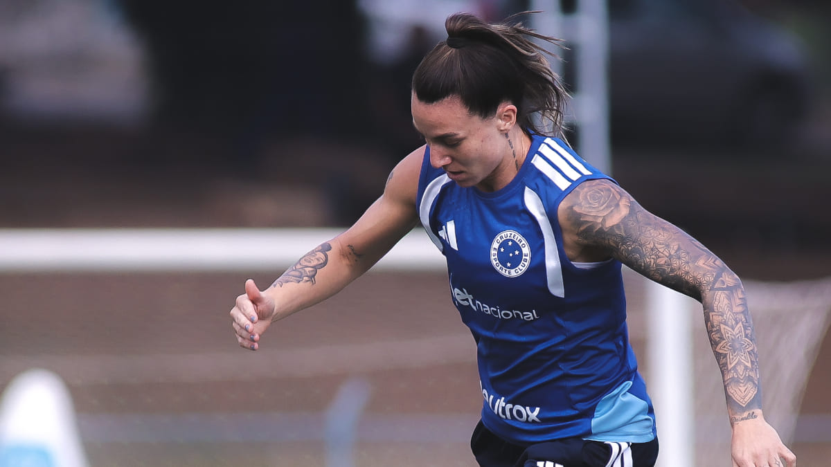 Zagueira do Cruzeiro passa por cirurgia após diagnóstico de ruptura do LCA