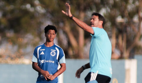 Zé Lucas detalha primeiro contato com Artur Jorge no Cruzeiro: ‘Tenho muito o que trabalhar’