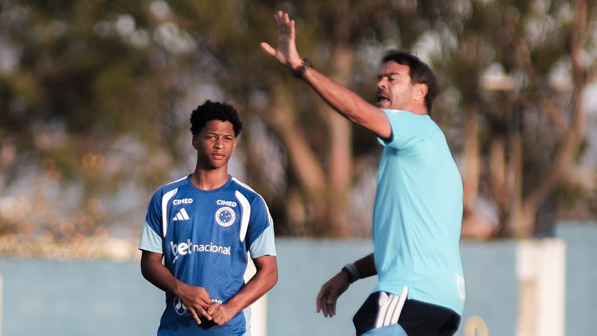 Zé Lucas detalha primeiro contato com Artur Jorge no Cruzeiro: ‘Tenho muito o que trabalhar’