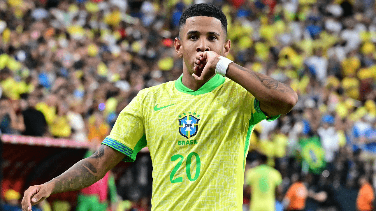 Savinho, atacante do Manchester City - (foto: Frederic J. Brown/AFP)