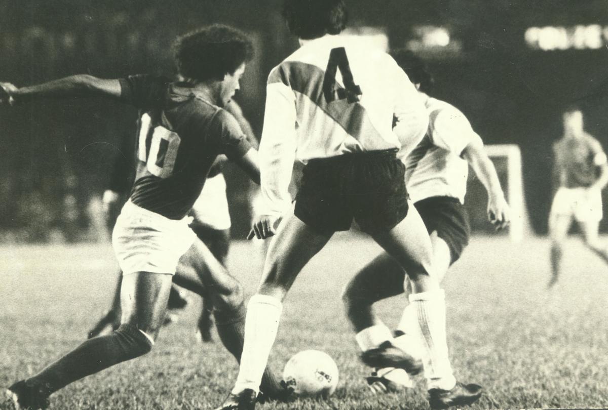 Joãozinho em ação pelo Cruzeiro na final da Libertadores de 1976, contra o River Plate - (foto: Arquivo Estado de Minas - 21/07/1976)