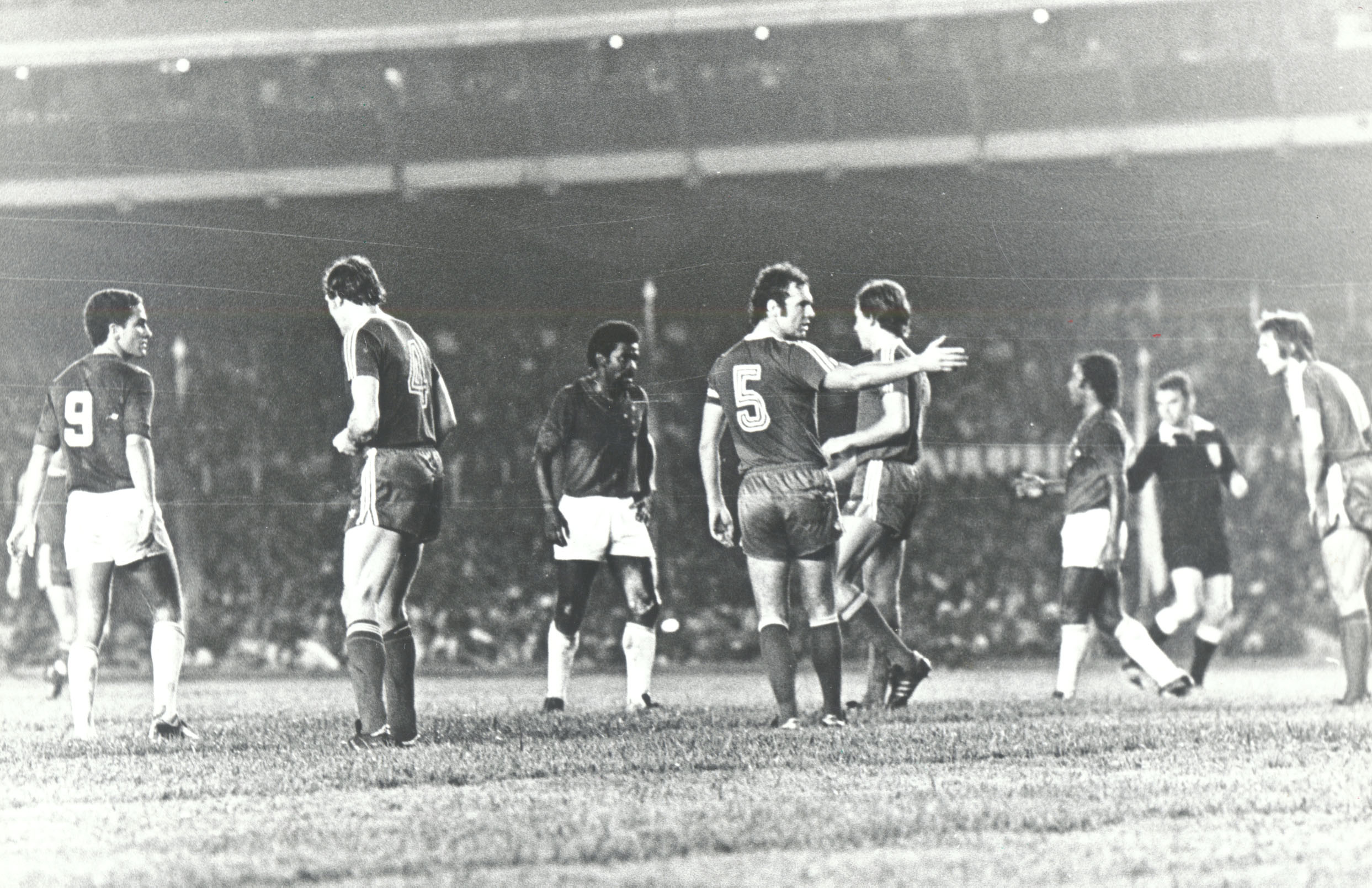 Lance de Cruzeiro x Bayern no Mineirão - (foto: Arquivo/EM)